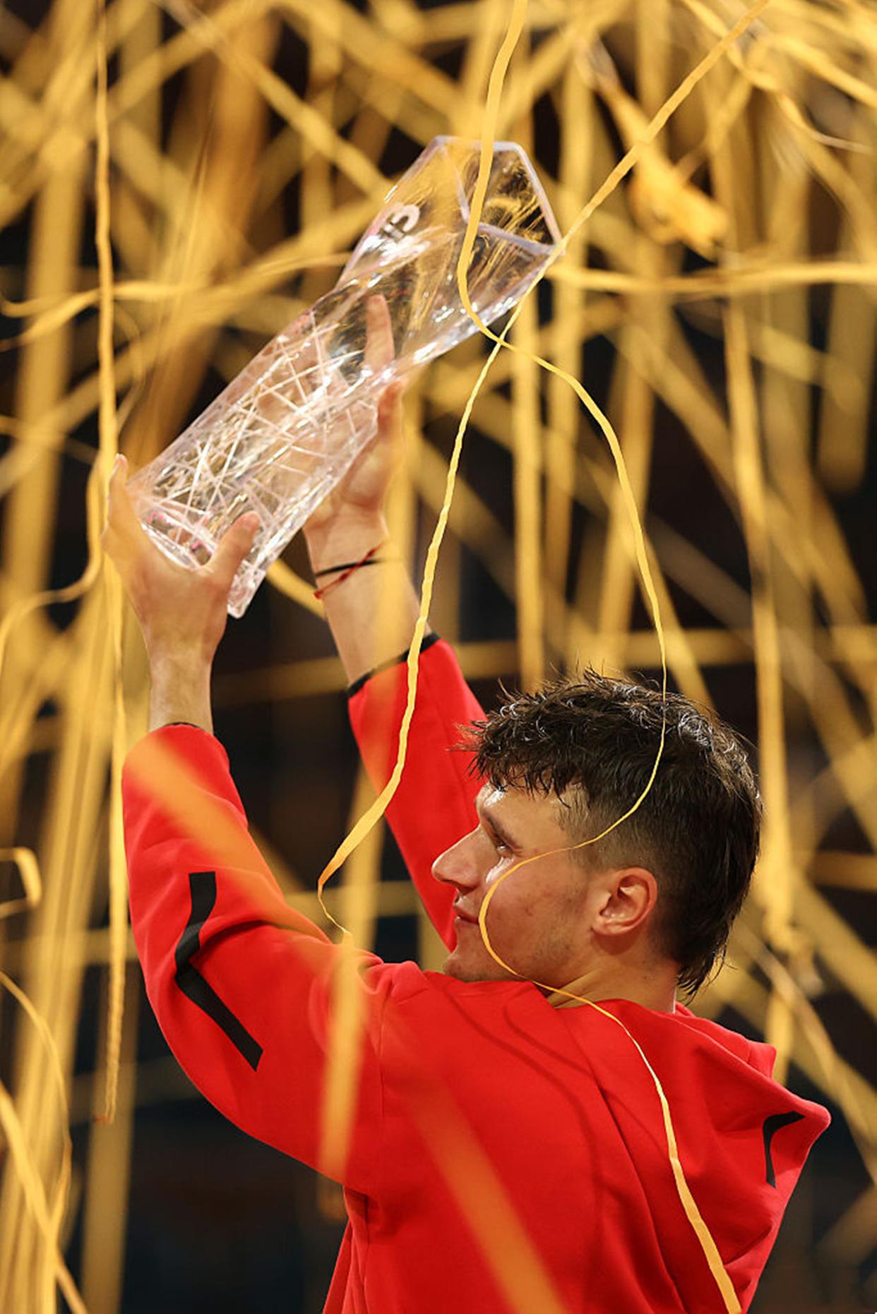 爱游戏-包含马龙关键时刻救险，纳达尔力保胜局拿下系列赛的词条