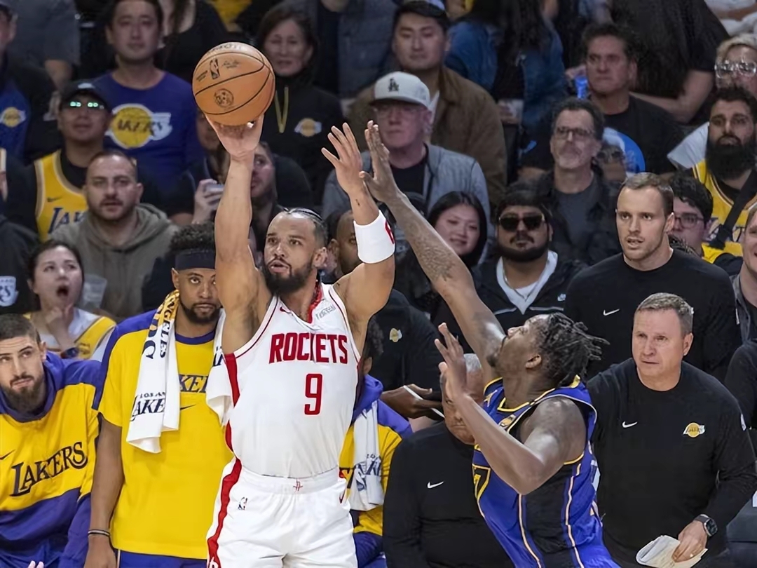 爱游戏-NBA季后赛关键时刻走向成谜，国际米兰战术微调，气氛紧张，年轻球员得到机会的简单介绍